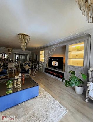 Bahçeşehir Funda Evleri Full Tadilatlı 4+1 Satılık Daire