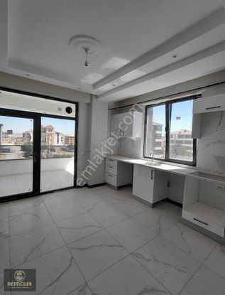 Lt-desticilerden Albayrak Bulvarı Yakını Çift Balkonlu 2+1
