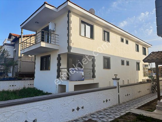 Foça Hacıveli Mah. Kiralık 1+1 Bahçe Katı Daire