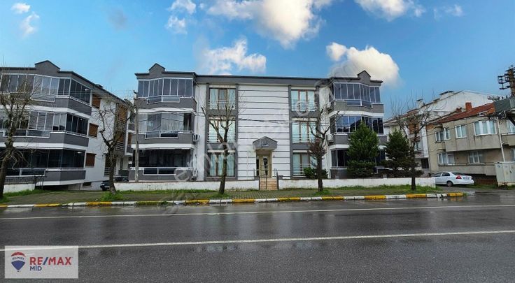 Remax Mid'den Paşa Alanı Mahallesinde Satılık 3+1 Daire