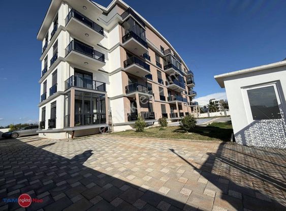 Altıntaş'ta Havuzlu Sitede 1+1 Kiralık Daire