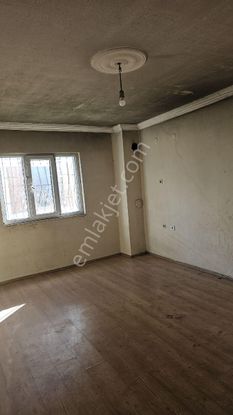 Okula Bitişik Harika Bahcesi Var2oda Salon