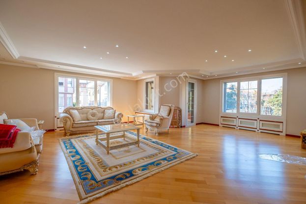 Adakalede Aqua Florya Ve Marmaray Yakın 4+1 260m2 Arakat