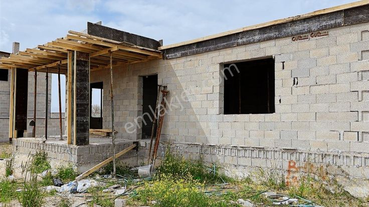 Nevşehir Derinkuyu'da Kabası Bitmiş Satılık Arsa