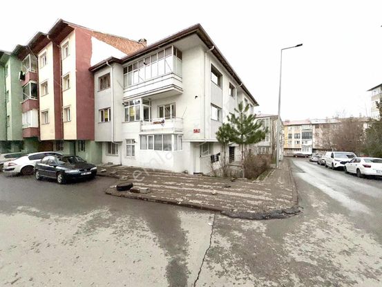 Sivas Ozan Emlak'tan Ece'de Satılık 3+1 Temiz Daire