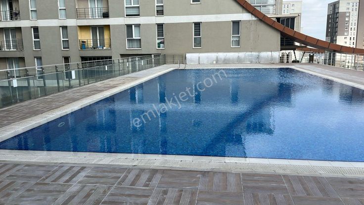 Metrobüse 10 Dk 2+1 Dubleks Site İçerisinde