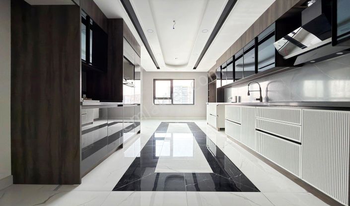 Vadi'den Ultra Lüks Sitede-manzaralı-e.banyolu-4+1 Akıllı Daire!