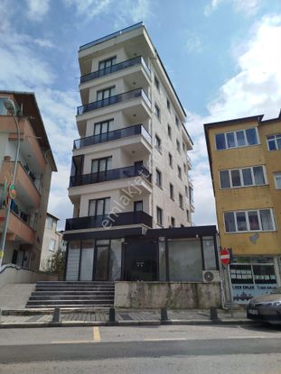 Ana Cadde Üzeri Geniş Çift Cephe Kiralık Dükkan