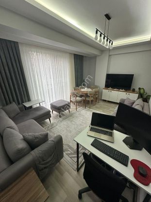 Sahibinden Tramvay Durağının Dibinde Ayrı Mutfaklı 1+1