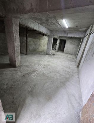 Ümraniye Tepeüstü Alemdağ Caddesı Üzerinde 65m2 Depo