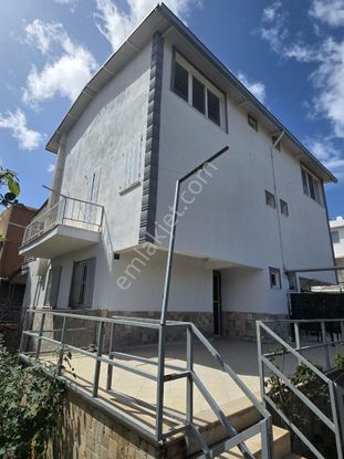 Altınkum Mahallesinde Özel Bahçe Alanlı Villa