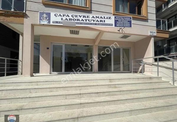 Sali Pazari Mevkiinde Kiralik Dukkan