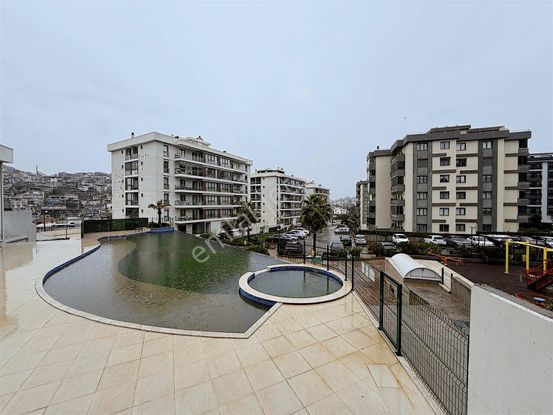 Vizyon35 Sitesi'nde Ebeveyn Banyolu Özel 2+1 Satılık Daire