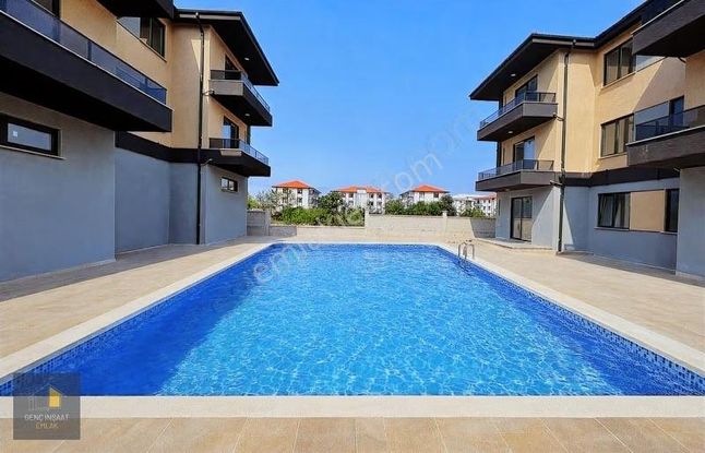 Karasu'da Havuzlu Site İçerisinde Geniş M² 2+1 Lüks Daire