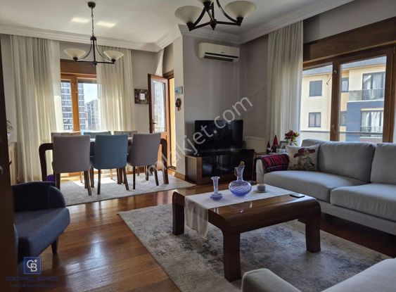 Göztepe Nadirağa Sokak'ta 3+1