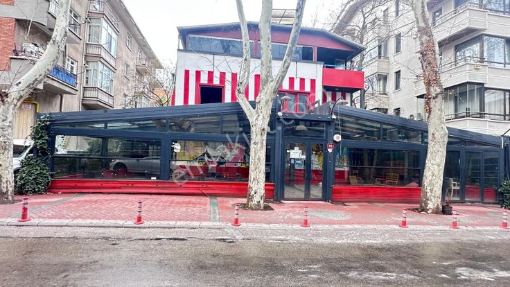 Bahçelievlerde Devren Kiralık 850 M² Kafe