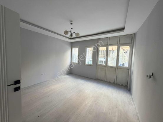 Karşıyaka Tuna Mahallesinde Tadilatlı 1+1 Zemin Kat Daire