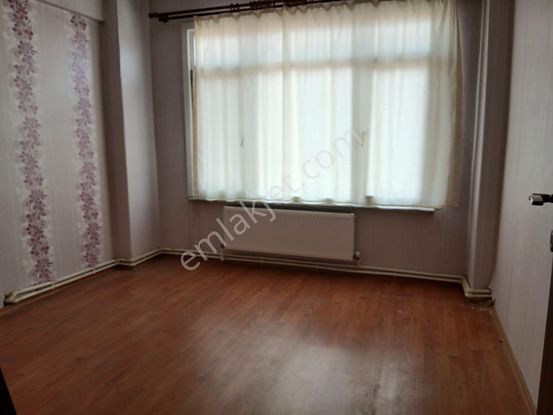 Pendik Çarşıda Satılık 3+1 Daire.