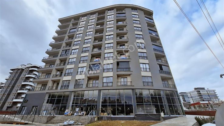 Uğur Kırseven Re/max Parla'dan Satılık 1+1 Daire