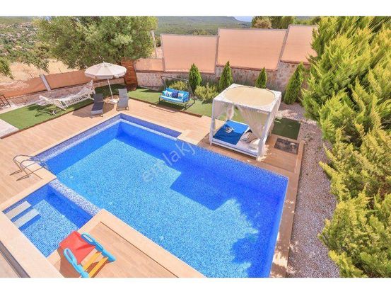 Sahibinden 8 Kişilik Havuzu Korunaklı Villa