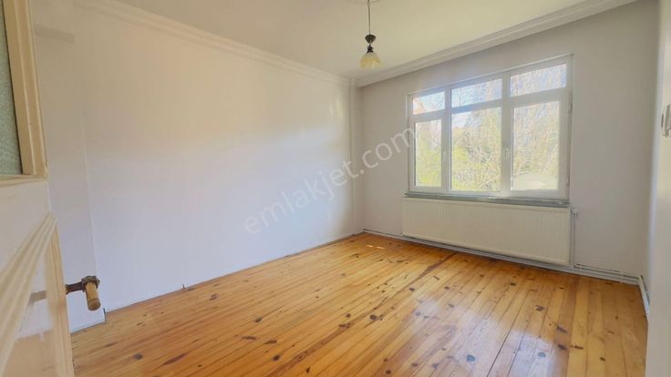 Remax Anı 'dan Üsküdar Güzeltepe 'de Kiralık 2+1 Daire