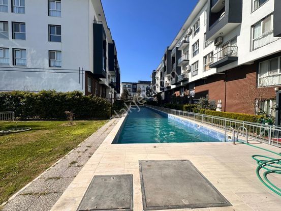 Havuzlu Sitede 1+1 Kiralık Eşyasız Daire