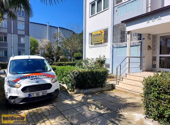 Bozdemir'den Yahyakaptanda E Bloklarda Kiralık 3+1 Daire