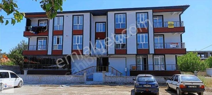 Remax Dem'den Halitpaşa'da Önü Açık Ara Kat 3+1 Kiralık Daire
