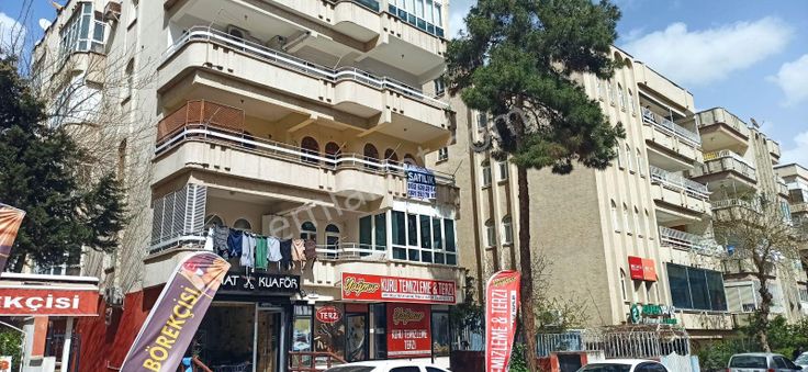 Emniyet Caddesinde Ev Ofis Olmaya Musait 3+1