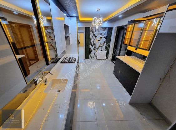 Hazardan 19 Ekimde Arakat Giyinme Odalı Park Cepheli Ful Yapılı