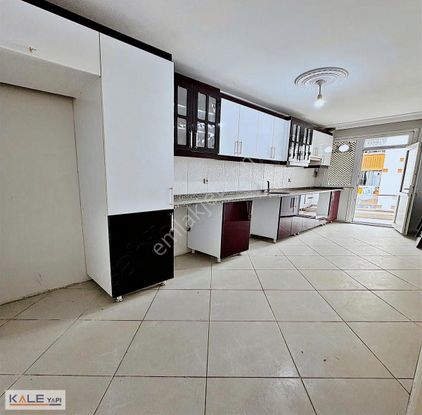 Bahçeşehire Komşu Geniş Metrekareli Çift Cephe 2+1 Daire