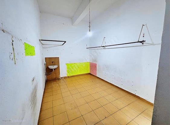 Cadde Üzerinde Satılık Dükkan Takasa Açık