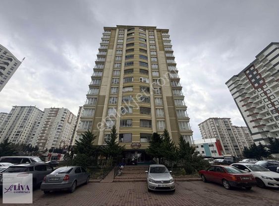 Liva'dan Karasu Caddesinde 3+1 Önü Açık Daire