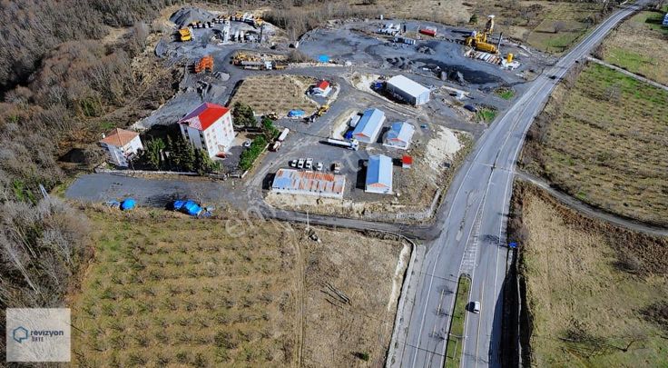 Tekkiraz'da Yol Kenarı Arsa Fırsatı