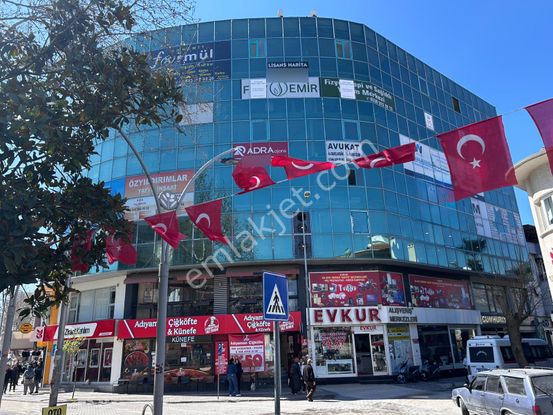 Edremit Merkezde Prestijli 2+1 Kiralık Ofis