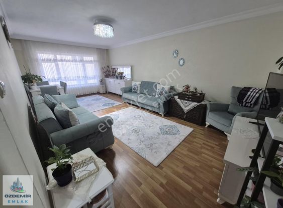Özdemir Emlak'tan Cadde Okul Dibi Geniş Daire Arayanlara 3+1!!!!