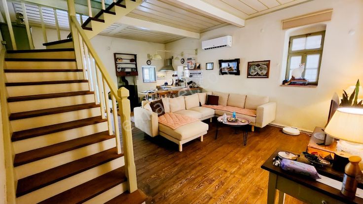 Ayvalık Hayrettinpaşada, Restore Edilmiş 2+1 Bahçeli Rum Evi