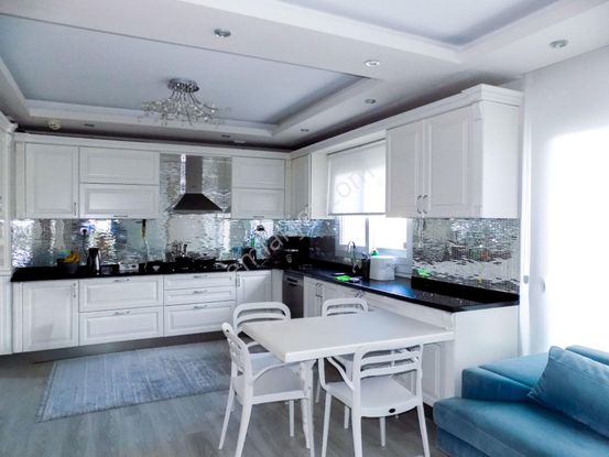 Çiftlikköy'ün Kalbinde Prestijli Sitede Lüks 4+1 Satılık Daire