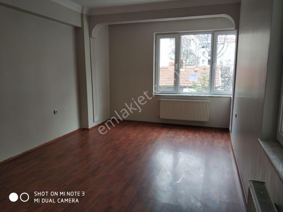 Bahçelievler Mahallesi'nde Satılık 3+1 Asansörlü Balkonlu Daire