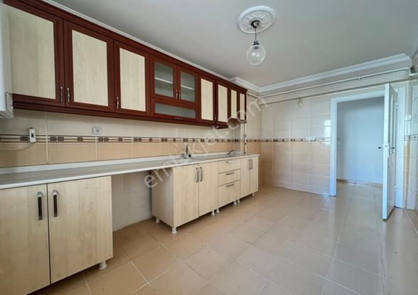 Bademlikte Yüksek Giriş Altı Daire Ön Cephe 3+1 Acil Satılık !!!