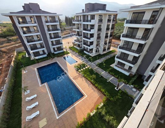 Havuz Manzaralı 1+1 / Ara Kat / Yeniköy