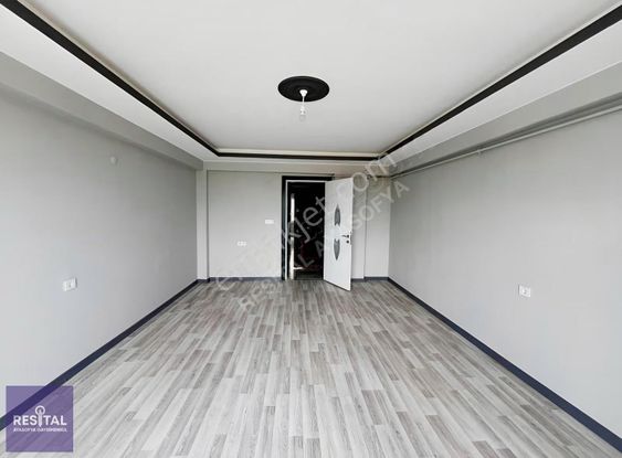 Üçevler'de Yola Cephe Satılık 2+1 Dubleks Daire