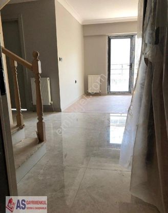 Bahçelievler 'de Ön Cephe 4+1 Yeni Bina'da Teraslı Dublex