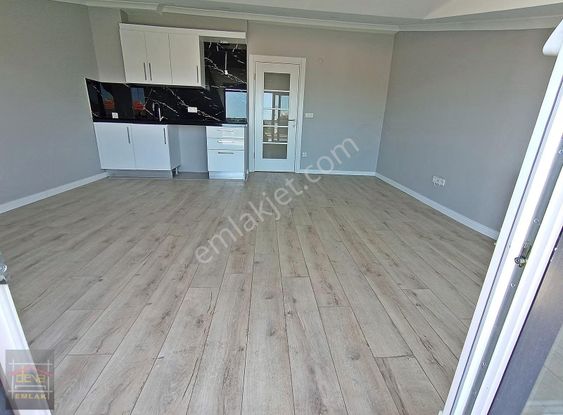 Deva Dan Nezih Muhit İcadiye De Çift Cepheli Geniş 3+2 Dubleks