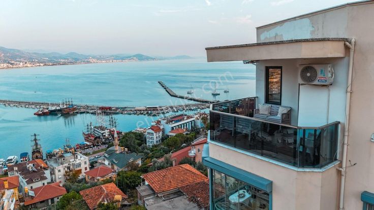 Alanya Kale' De Deniz Ve İskele Manzaralı 3+1 Daire