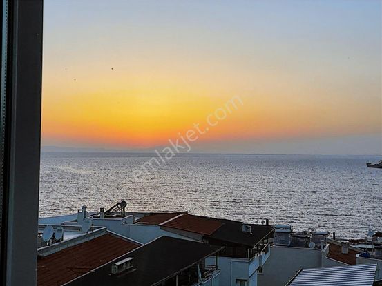 Dikili'de Deniz Manzaralı, Teraslı Çatı Dubleksi