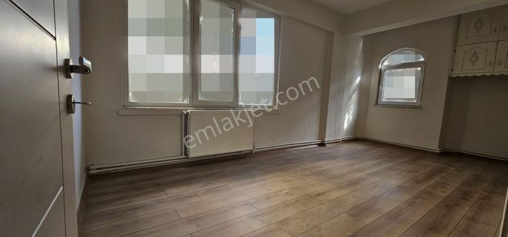 Denizli Mehmetçikte 3+1 Yeni Boyalı Geniş Daire