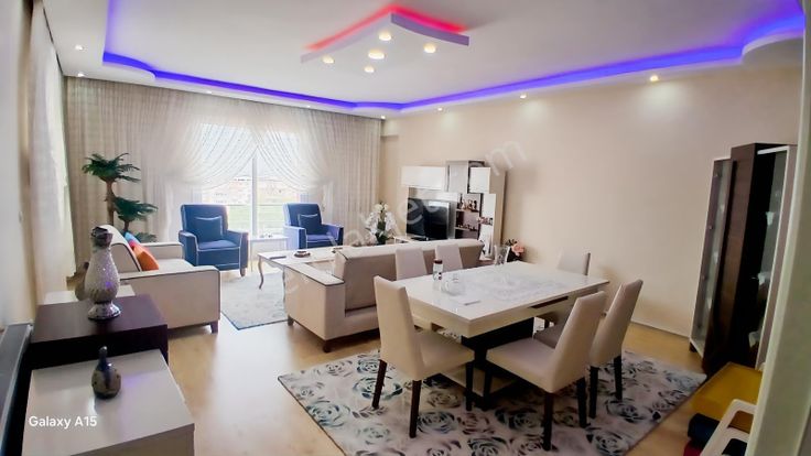 Cumhuriyet'te 218 M² Ve 4+1 Muhteşem Daire