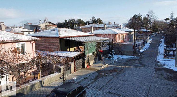 Bahçelievler'de Satılık 6+1 Dubleks Villa, 488m² Arsa