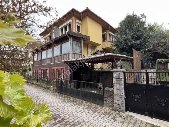 Üsküdar Çengelköy Ata-2 Sitesinde 300 M2 Tripleks Tekli Villa